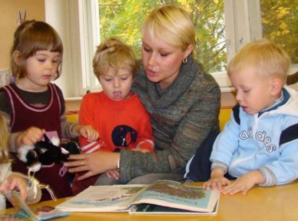 чтение книжки с картинками