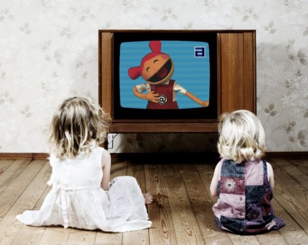 Дети у телевизора