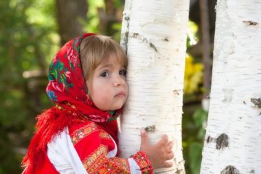 girl_child_summer_wood_birch_dress_russia