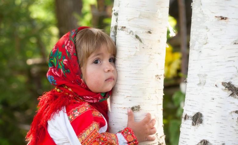 girl_child_summer_wood_birch_dress_russia