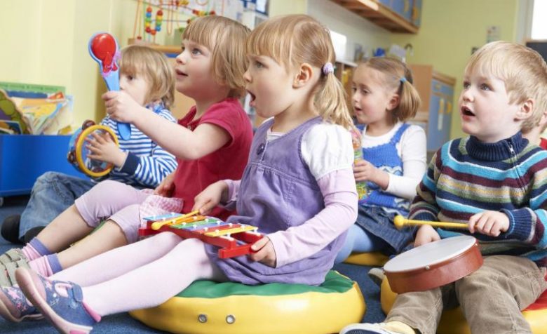 Музыкальные занятия открывают перед детьми удивительный мир звуков, мелодий и песен