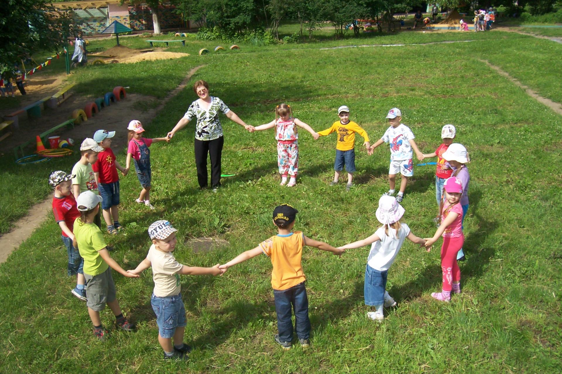 Развлечение день здоровья. Летние развлечения в детском саду. Прогулка в детском саду. Подвижные игры. Игры на свежем воздухе летом.