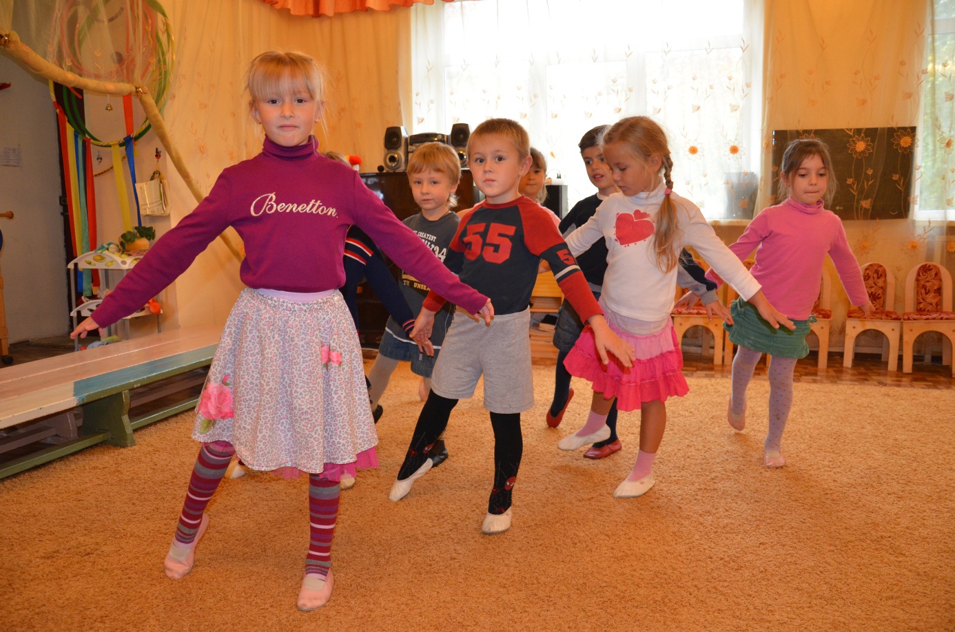 Танцы игры для детей музыка. Подвижные игры для детей. Игровые танцы для детей. Игровой танец в детском саду. Музыкально подвижные игры для детей.