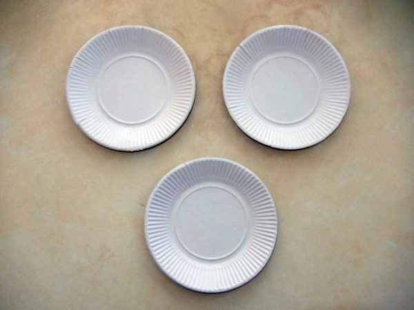 Три тарелки