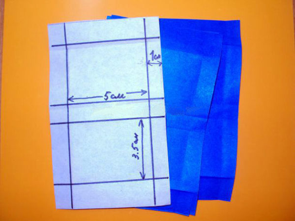 Четыре заготовки из бумаги синего цвета