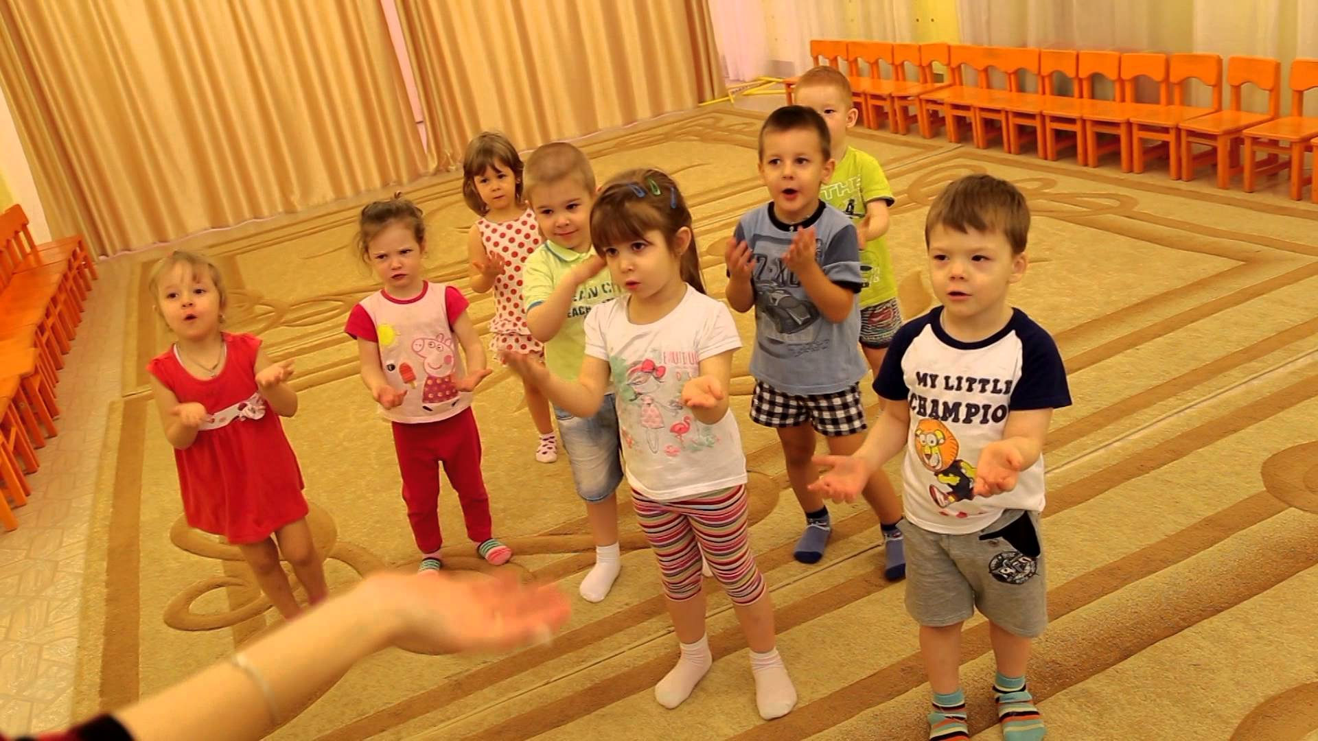 Музыкальные игры с детьми 4 лет. Гимнастика в детском саду. Дети танцуют в садике. Дети на музыкальном занятии. Танцы для детей в ДОУ.