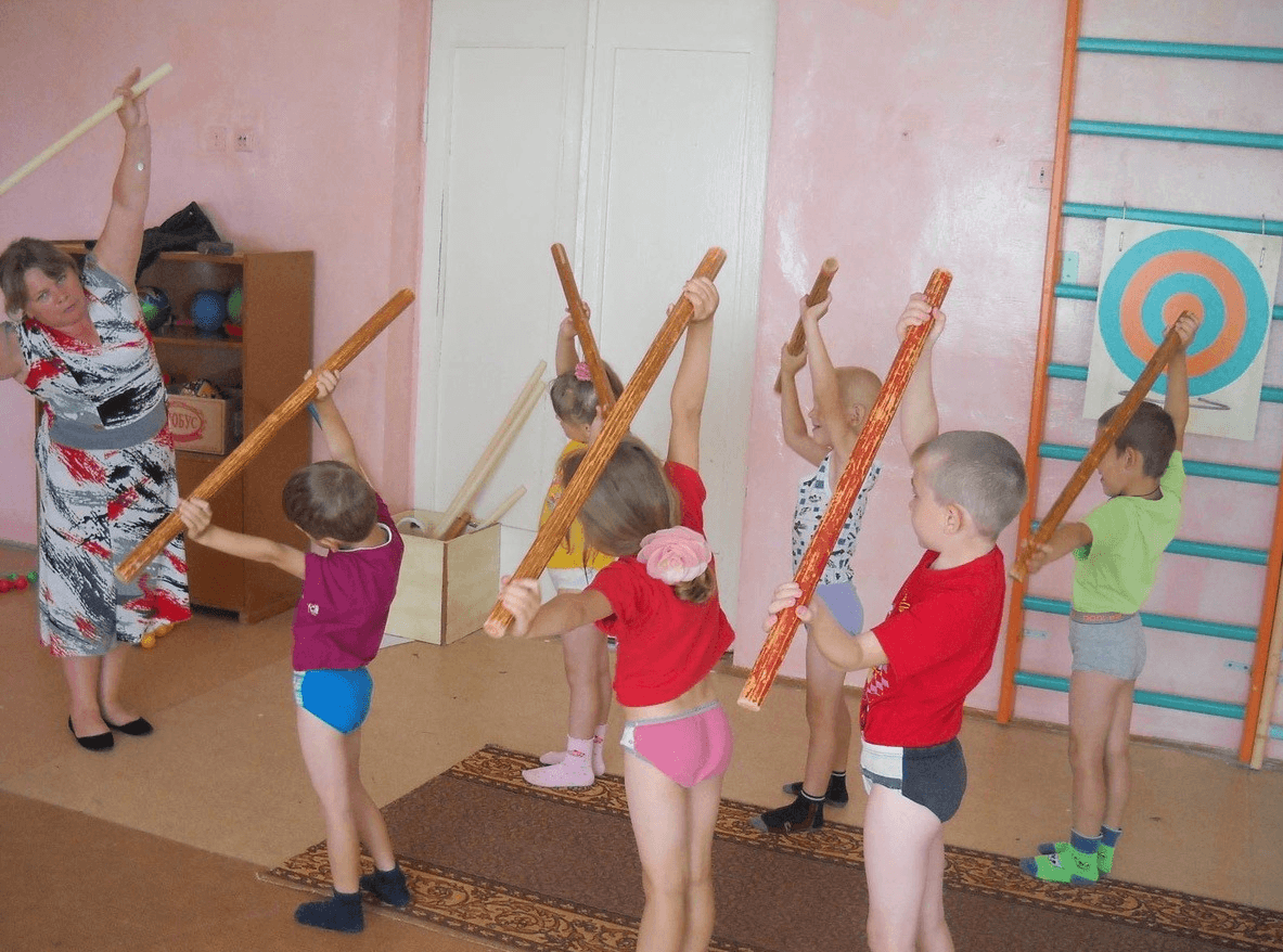 Танец игра младшая группа