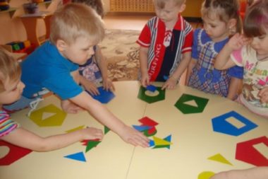 Осваивать матетматические понятия в раннем и младшем дошкольном возрасте лучше всего в игровой форме