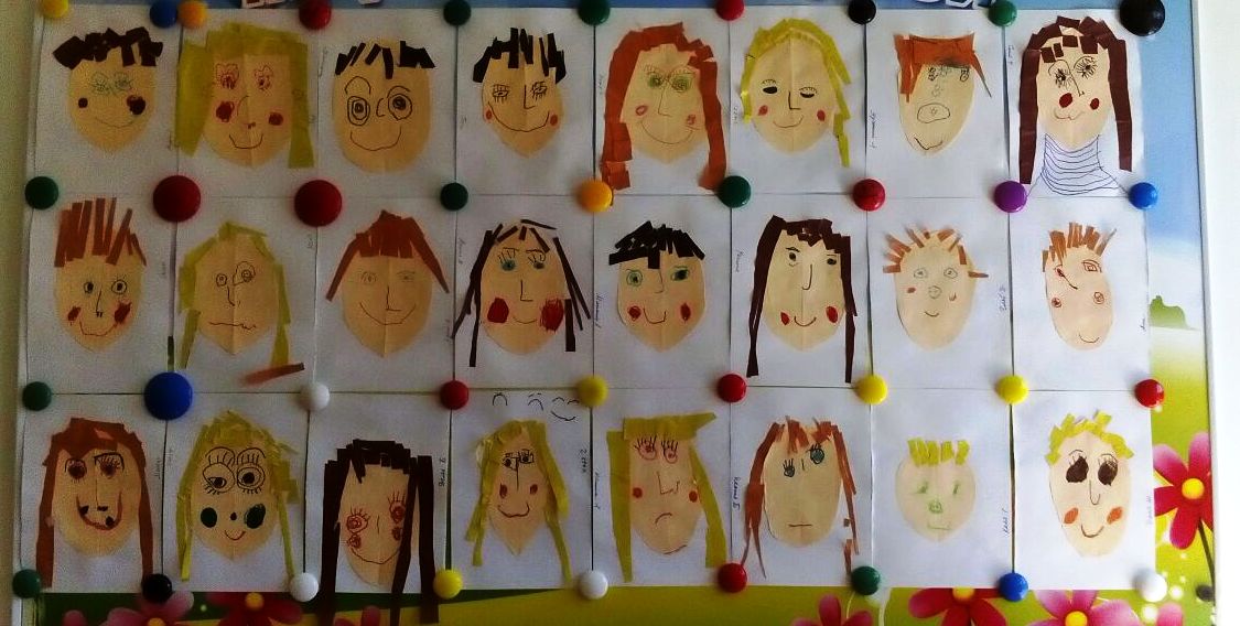 Занятие в младшей группе на тему семья. Рисование эмоций в детском саду. Рисование в старшей группе. Рисование эмоции в старшей группе. Поделка эмоции для детей.