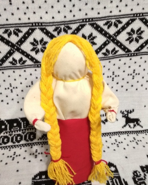 Кукла-Масленица с жёлтыми косами