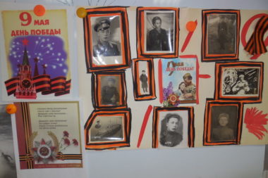 Стенгазета и портреты солдат на стене
