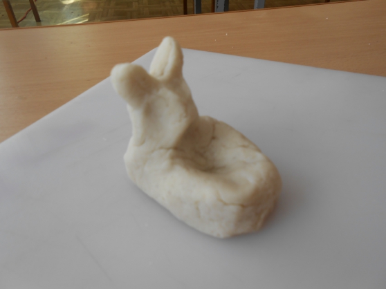 У кролика появилась голова с оттянутой мордочкой и ушками