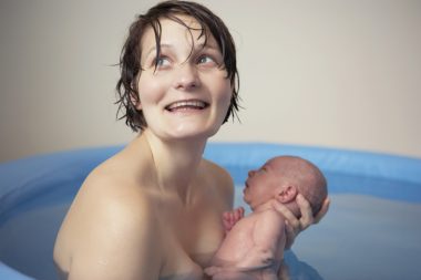 Роды в воде - для пользы мамы и ребёнка